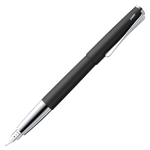 The LAMY black lacquered fountain pen in the Studio collection.