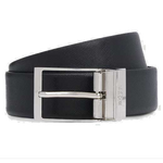 This BOSS black leather belt comes with a branded stainless steel buckle.