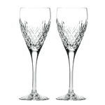 This Royal Scot Crystal Edinburgh 2 x 25cl Wine Glasses will come in a blue satin lined box.