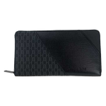 This Hugo Boss long wallet comes with the HB monogram design.