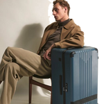 This #MY4810 Avio Blue Trunk Case by Montblanc comes in a lovely blue colour that stands out in a subtle way.