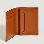 This Meisterstück 4CC Rust Leather Card Holder by Montblanc is made out of cowhide leather with a smooth finish.