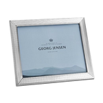 This Georg Jensen Bernadotte Large Picture Frame 10x8" is made out of stainless steel with a mirrored effect.