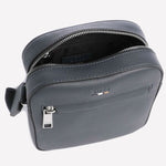 This BOSS Navy Cross body bag comes with a zipped closure.