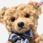 Close up of the 2026 British Collectors’ Teddy Bear Light Brown 35 cm.