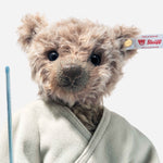 Close up of the face of the Steiff x Star Wars™ Limited Edition 28 cm Luke Skywalker™ Teddy Bear.