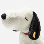 Close up of the Steiff 43 cm Sleeping Snoopy.