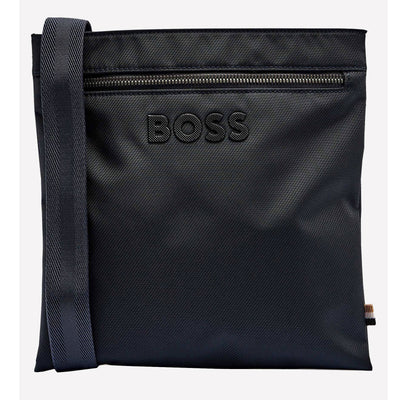 This BOSS navy envelope bag comes with the logo on the front and is part of the catch 3.0 collection.
