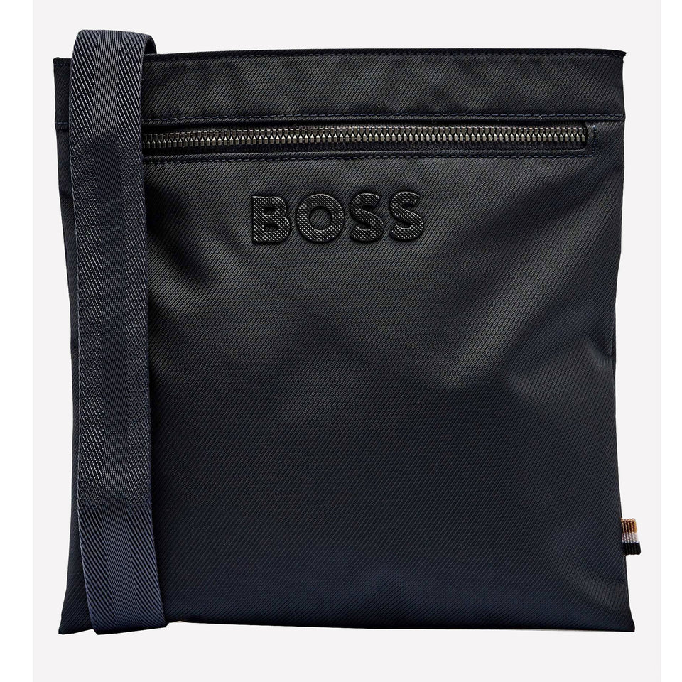 This BOSS navy envelope bag comes with the logo on the front and is part of the catch 3.0 collection.