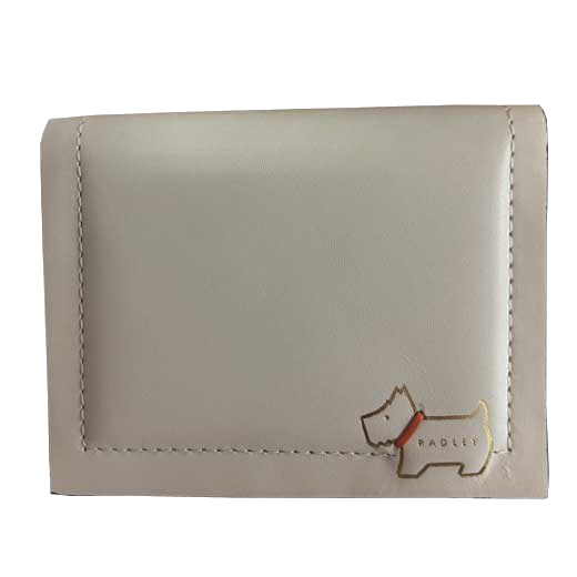This Radley ladies card holder is part of their Heritage Lane collection and comes with the brand name on the front.