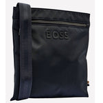 This BOSS Catch 3.0 envelope bag comes in a dark navy colour and comes with an adjustable shoulder strap.