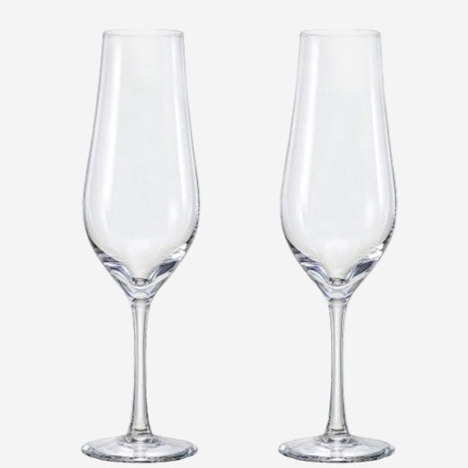 These Classic Collection 2 x 17cl Champagne Flutes have been designed by Royal Scot Crystal.