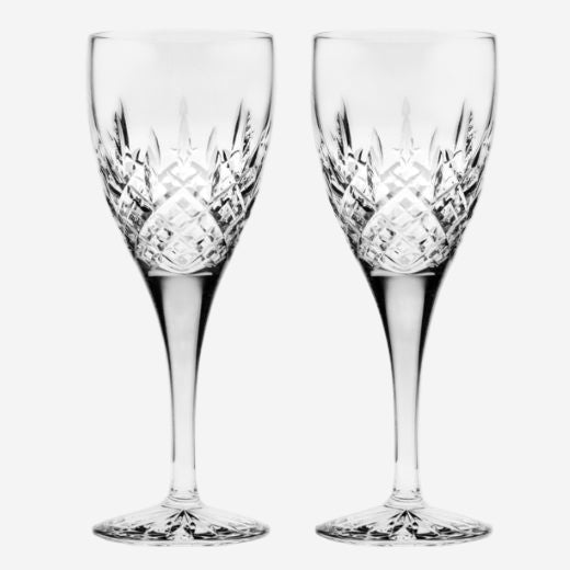 This set of 2 London 2 x 32cl Large Wine Glasses by Royal Scot Crystal makes a lovely gift paired with a bottle of their favourite bubbly.