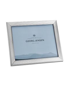 This Georg Jensen Bernadotte Large Picture Frame 10x8" is made out of stainless steel with a mirrored effect.