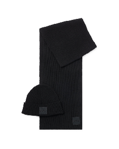 This BOSS Metaverse Black Beanie Hat and Scarf Set comes in a BOSS branded presentation box. 