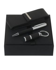 The Advance USB keyring, ballpoint and  pen case set comes in a Hugo Boss presentation box.