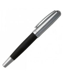 This Hugo Boss Advance Chrome & Brass Rollerball Pen is made from black leather on the barrel with a textured finish and chrome plated trims to contrast.