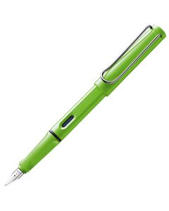 The LAMY green fountain pen in the Safari collection.