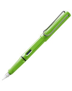 The LAMY green fountain pen in the Safari collection.
