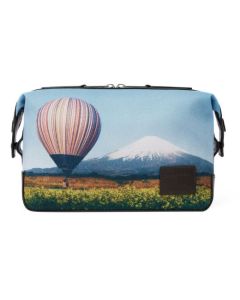 This Paul smith Signature Stripe Balloon Mount Fuji Print Wash Bag is made out of polyester with cow leather trims in dark brown.