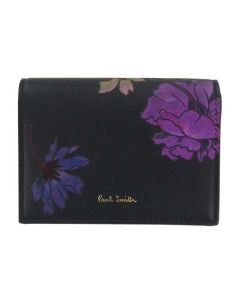 This Paul Smith leather ladies coin purse comes with the brand name on the front.