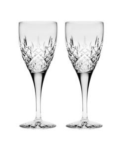 This London 2 x 40cl Large Wine Glasses by Royal Scot Crystal comes in a blue box. 
