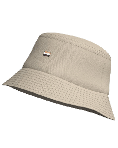 This BOSS Saul Beige Cotton Bucket Hat with Flag is made out of 100% cotton and is great for summer.